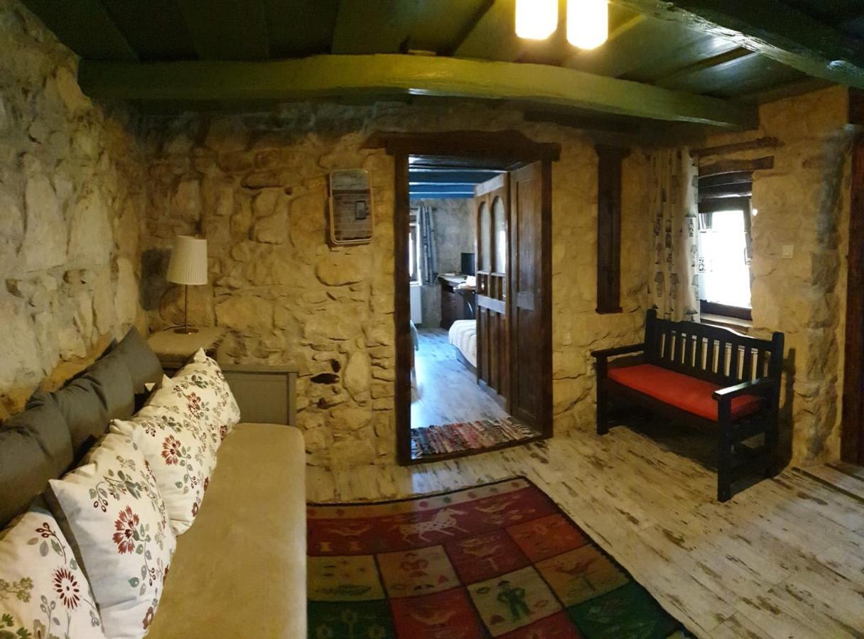 Pensiunea Casa Dacilor Podeni ภายนอก รูปภาพ