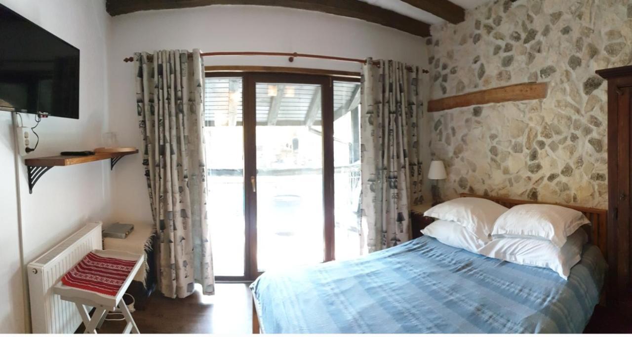 Pensiunea Casa Dacilor Podeni ภายนอก รูปภาพ