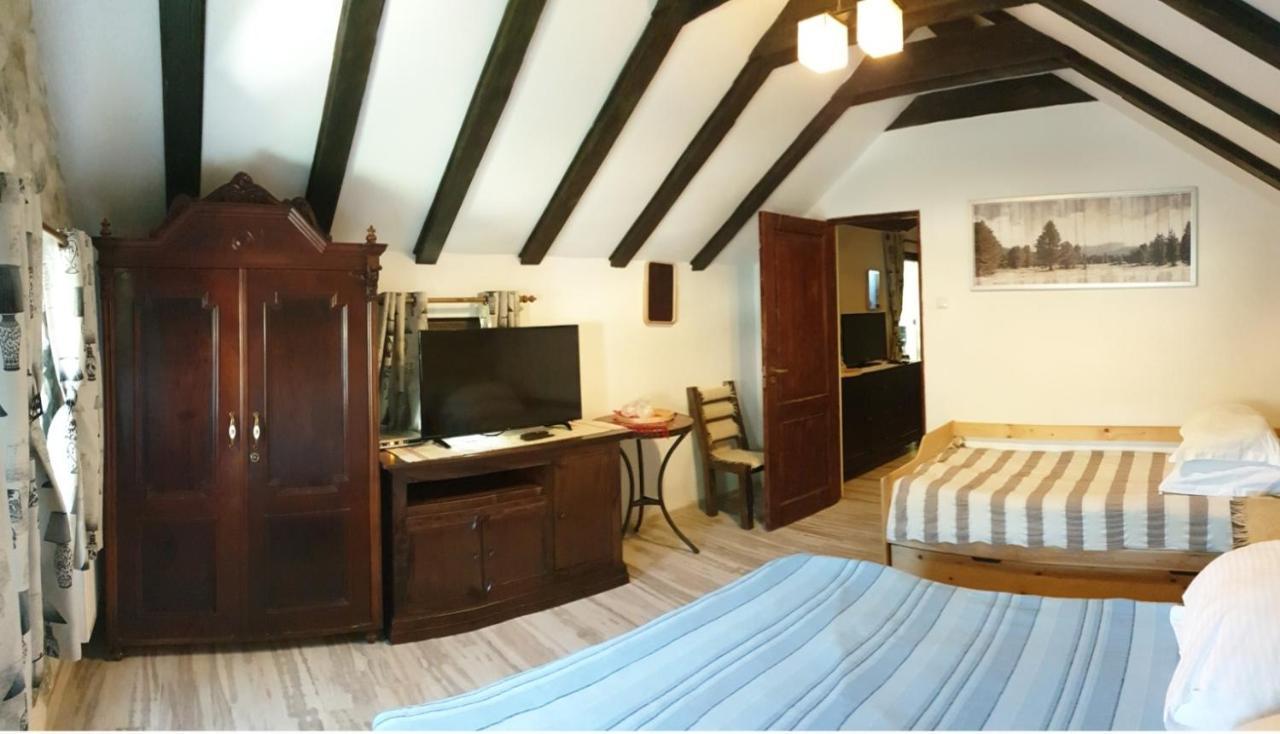 Pensiunea Casa Dacilor Podeni ภายนอก รูปภาพ