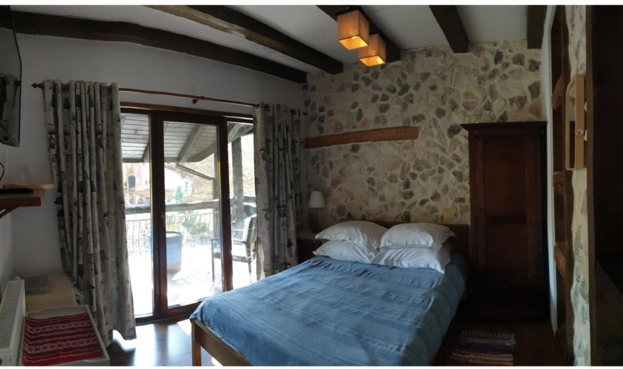 Pensiunea Casa Dacilor Podeni ภายนอก รูปภาพ
