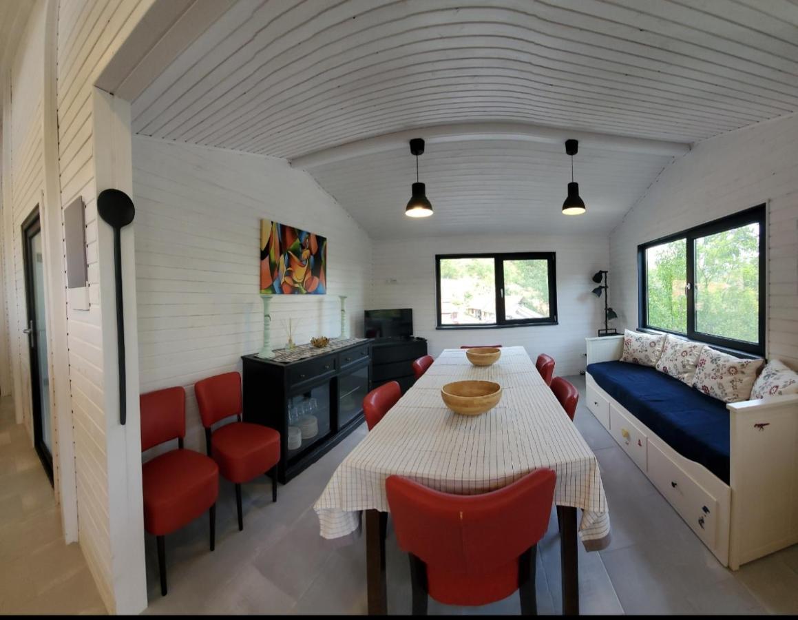 Pensiunea Casa Dacilor Podeni ภายนอก รูปภาพ