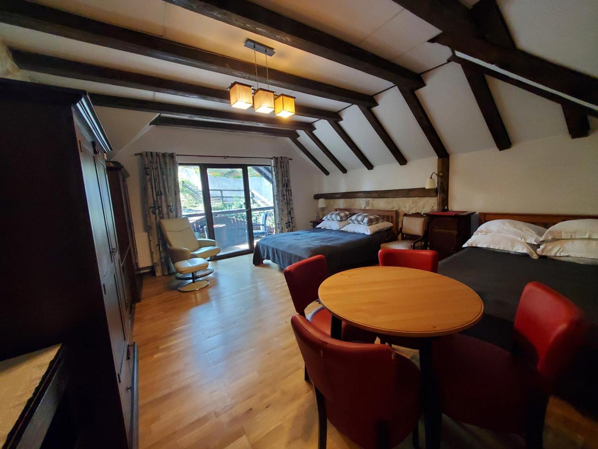 Pensiunea Casa Dacilor Podeni ภายนอก รูปภาพ