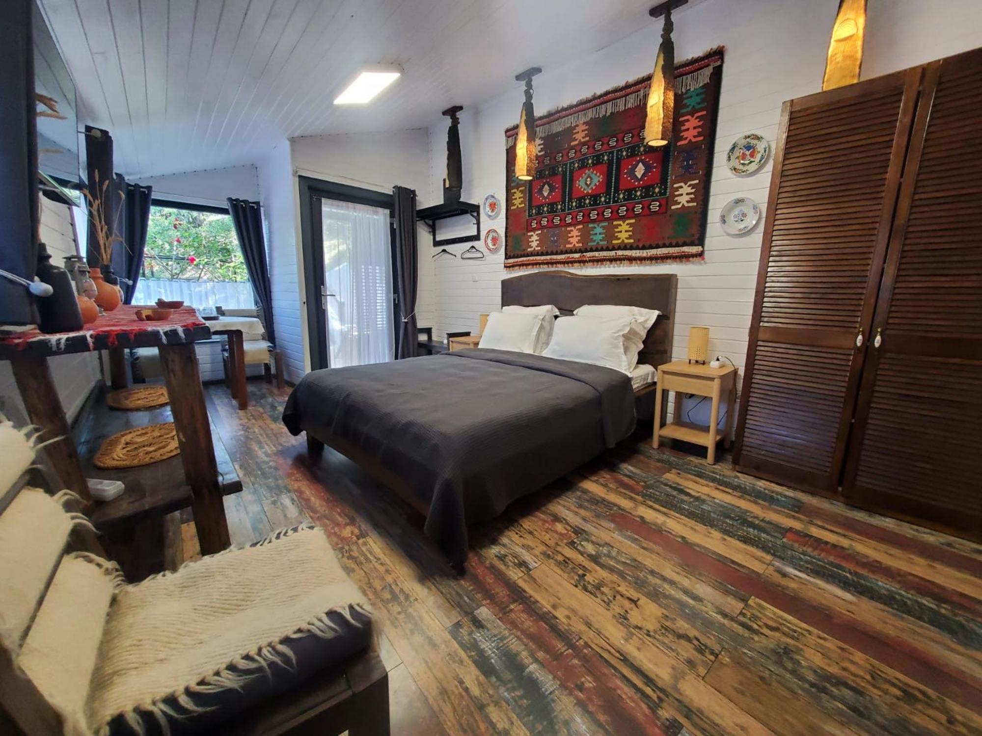 Pensiunea Casa Dacilor Podeni ภายนอก รูปภาพ