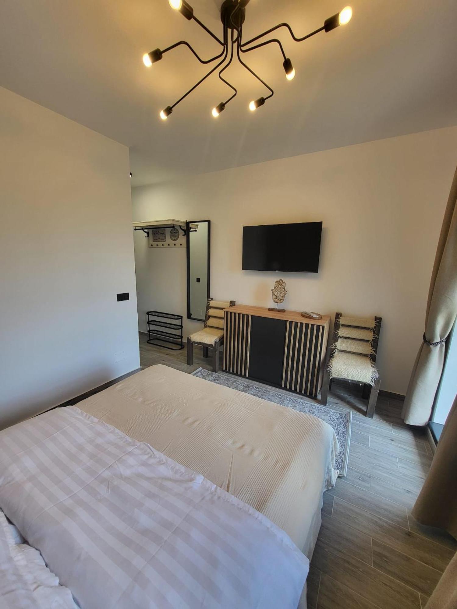 Pensiunea Casa Dacilor Podeni ภายนอก รูปภาพ
