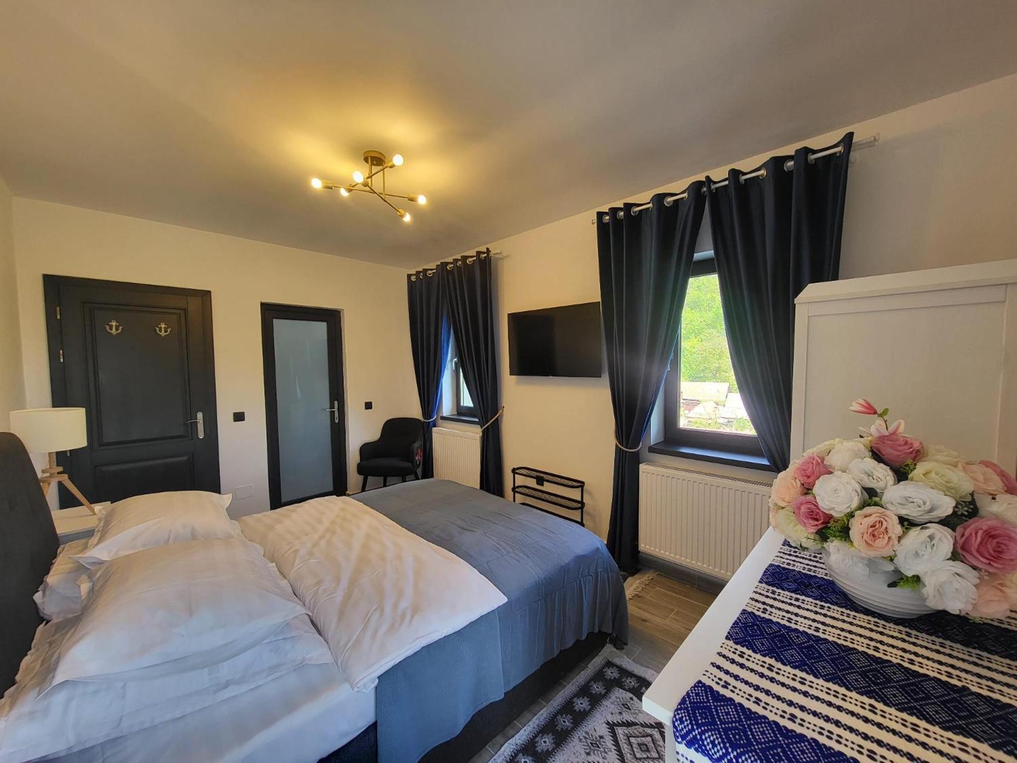 Pensiunea Casa Dacilor Podeni ภายนอก รูปภาพ
